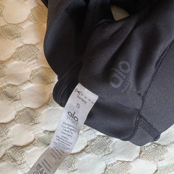 ALO Yoga Black Sports Bra - Picture 3 of 3